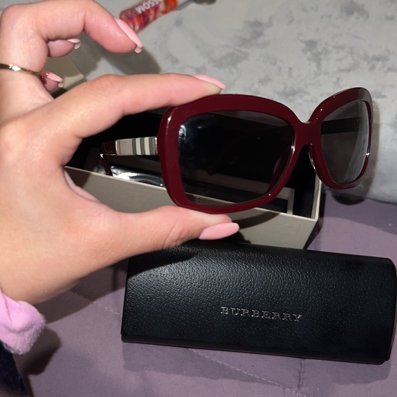 Sunglasses brand new wore 1 time - Picture 2 of 3